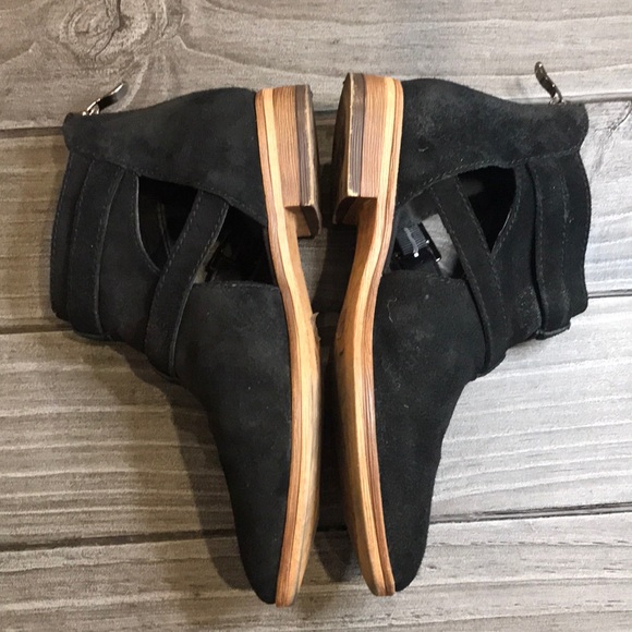 Black Distressed Pointy Toe Open Sides Booties - Picture 4 of 5